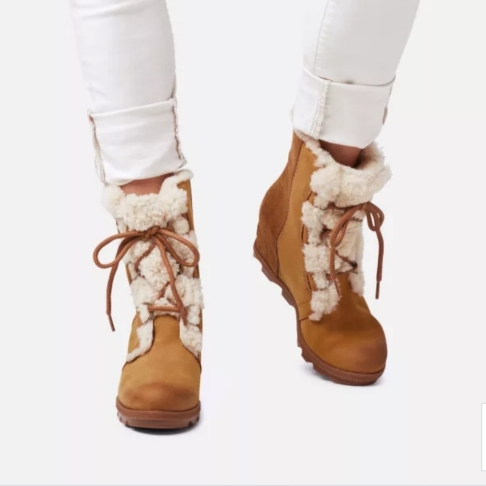 Sorel Women's Tan Shearling-Trim Winter Lace-Up Boots